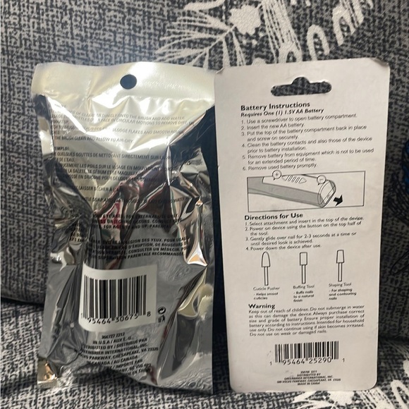 Sassy+Chic Facial Duo Brush and Electronic Nail Kit - Picture 2 of 2